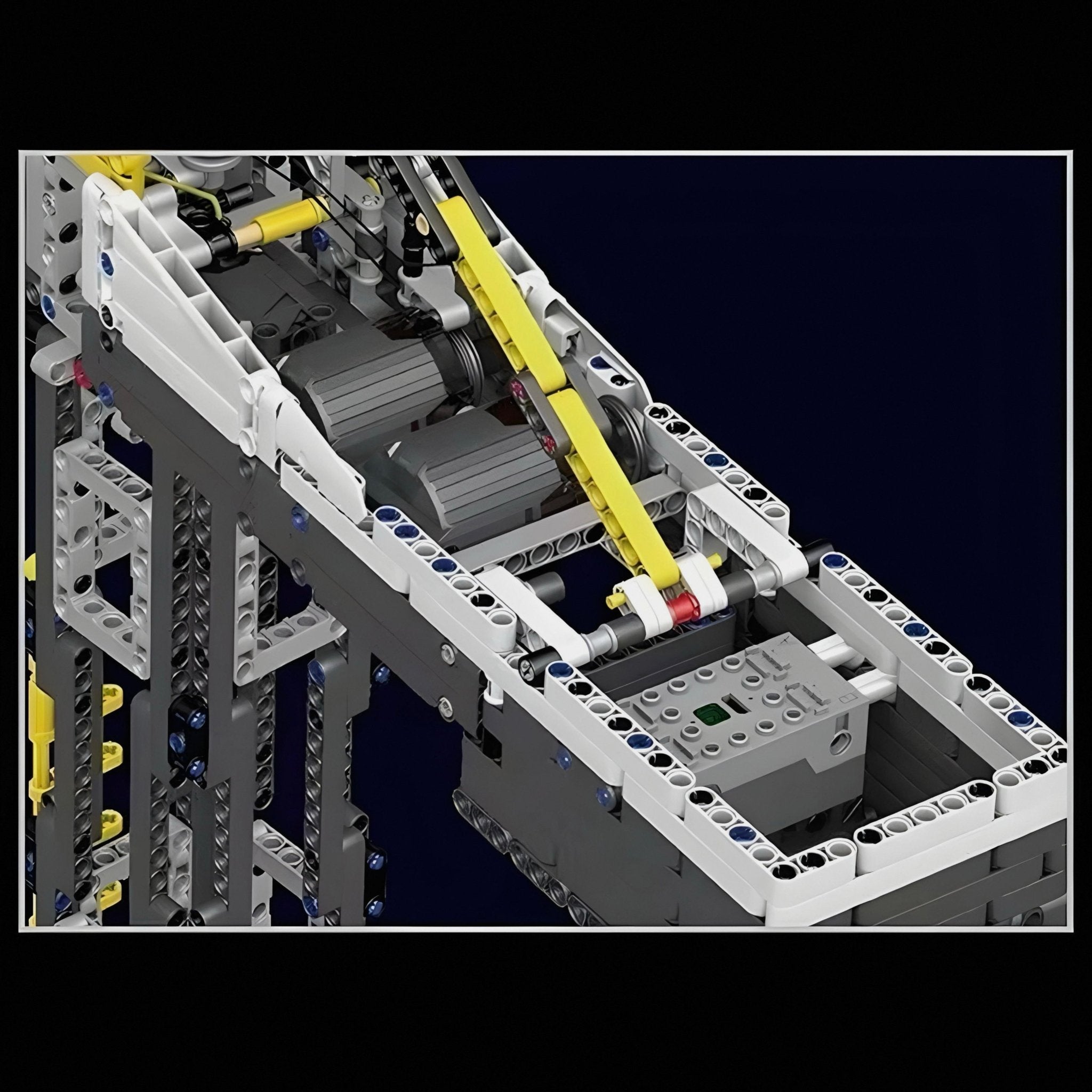 REMOTE CONTROLLED 98CM TOWER CRANE | 1796PCS - BRICKS LAB