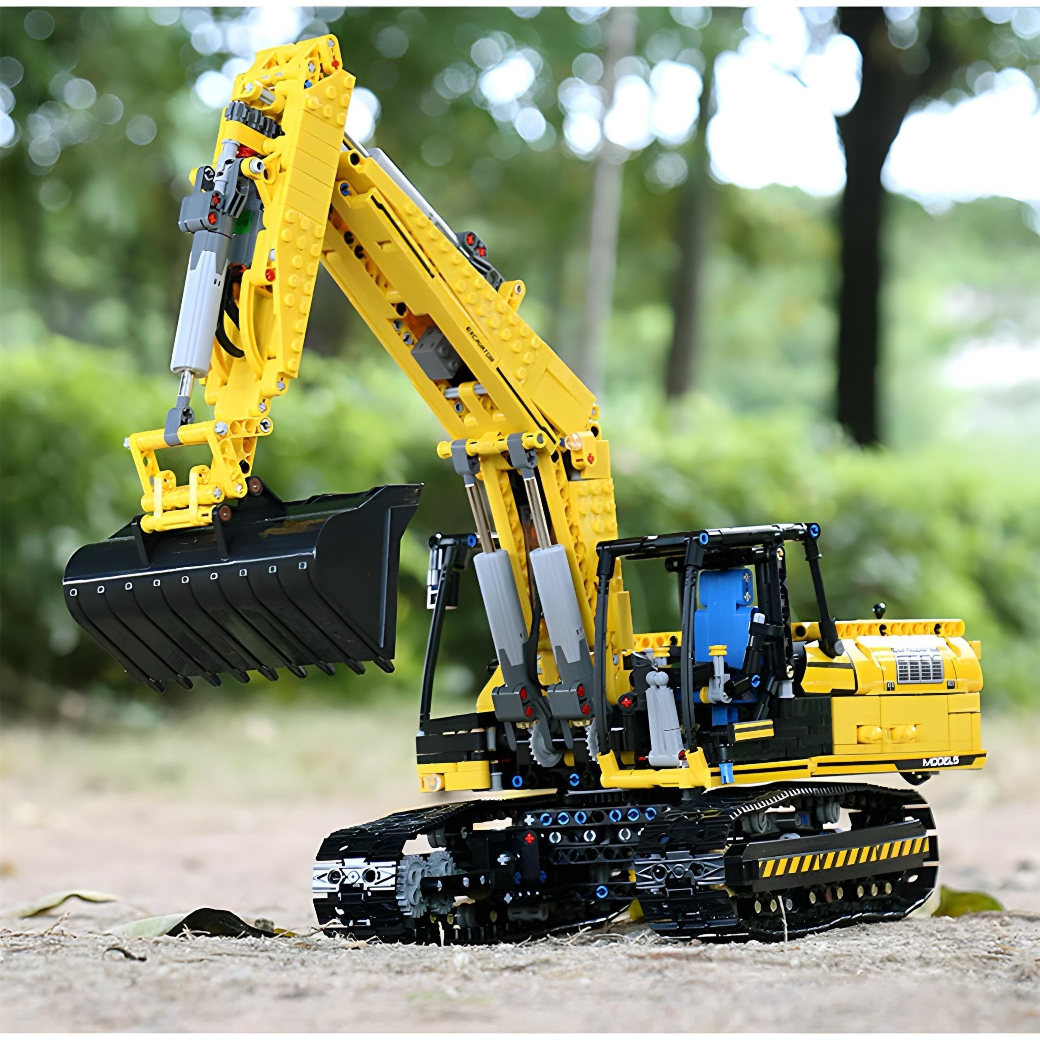 REMOTE CONTROLLED DIGGER | 1830PCS - BRICKS LAB